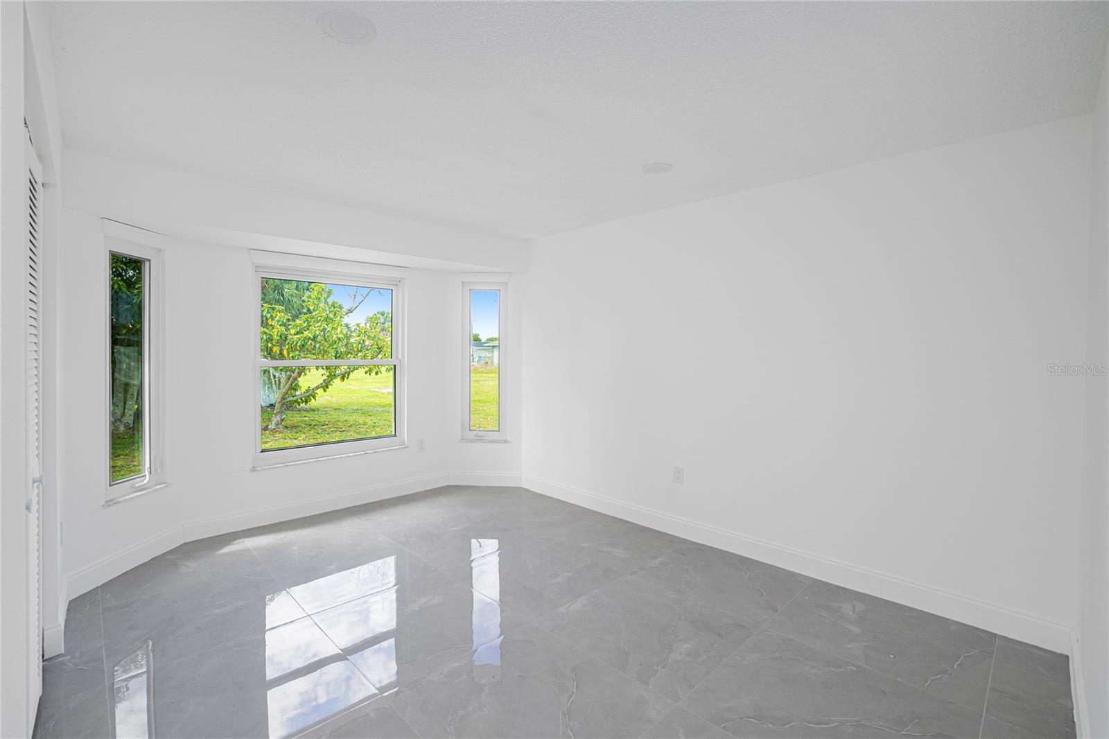 Image 13 of 43 For 22457 Oceanside Avenue