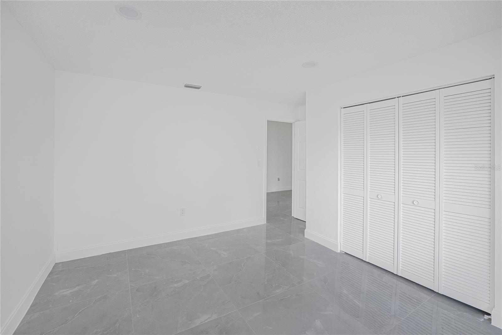 Image 14 of 43 For 22457 Oceanside Avenue