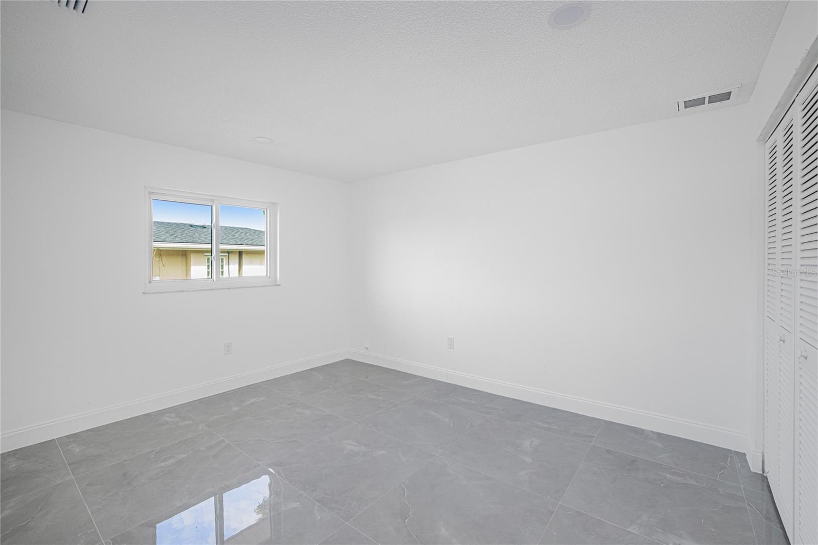 Image 16 of 43 For 22457 Oceanside Avenue