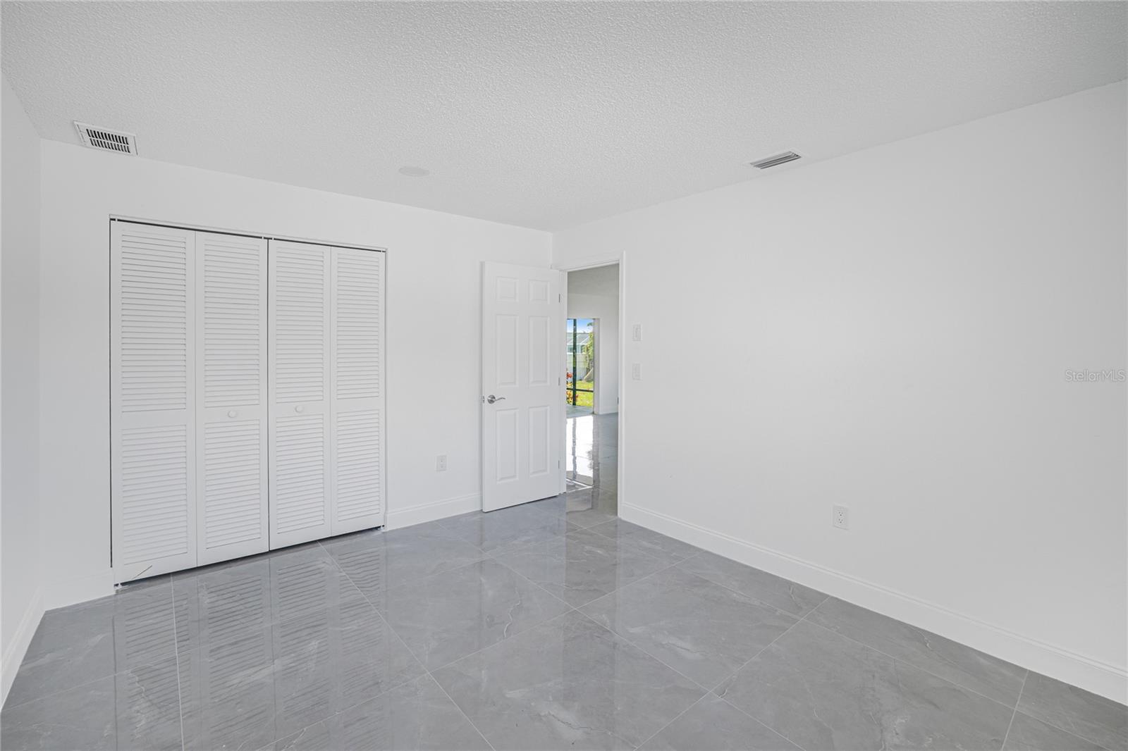 Image 17 of 43 For 22457 Oceanside Avenue