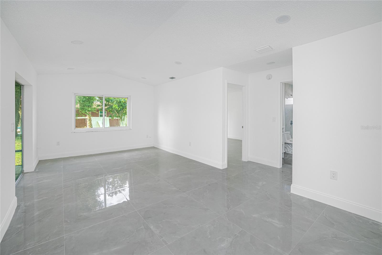 Image 18 of 43 For 22457 Oceanside Avenue