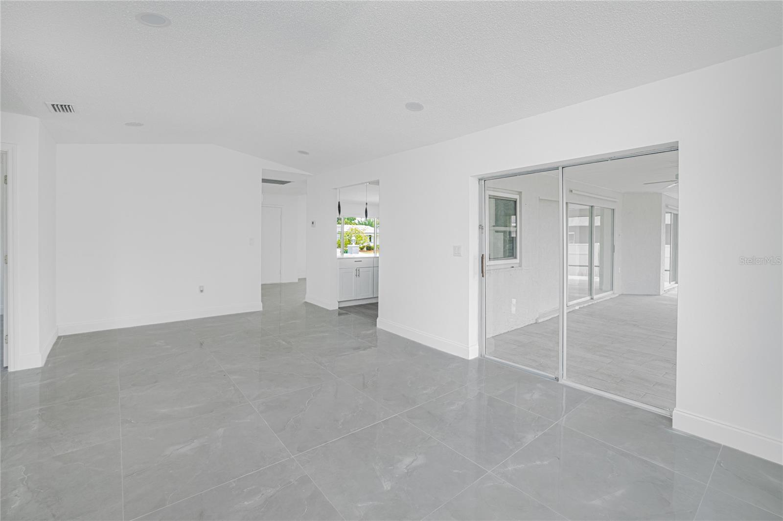 Image 19 of 43 For 22457 Oceanside Avenue