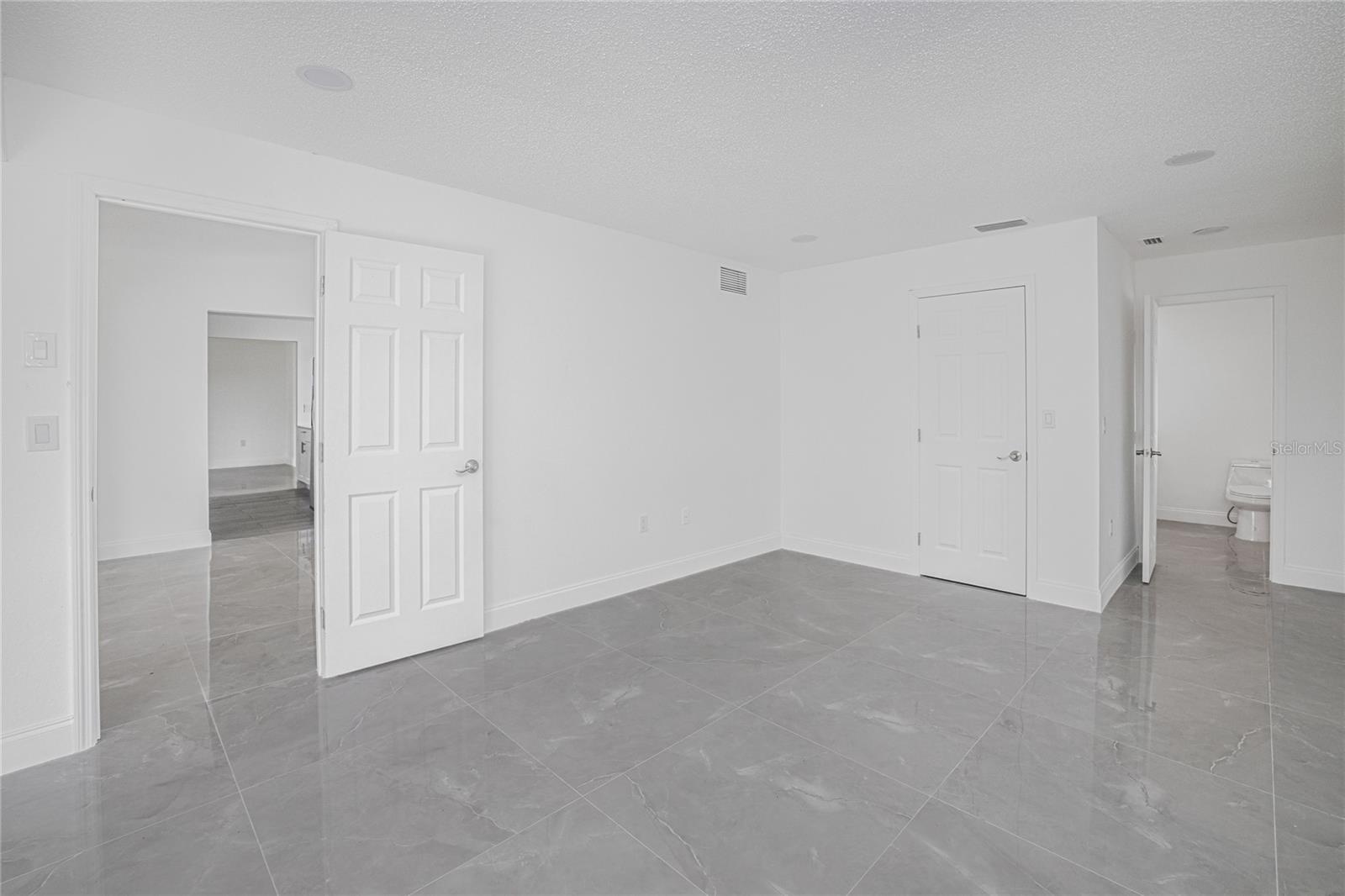 Image 22 of 43 For 22457 Oceanside Avenue