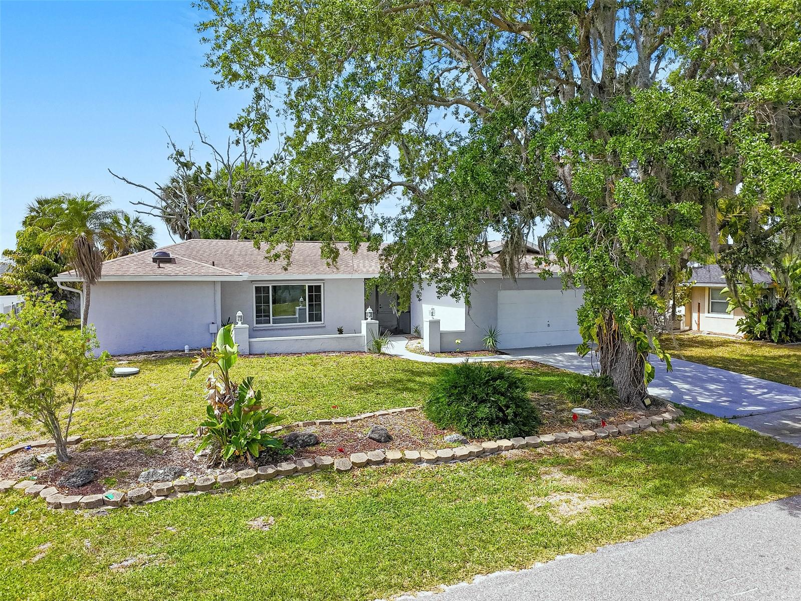 Image 33 of 43 For 22457 Oceanside Avenue