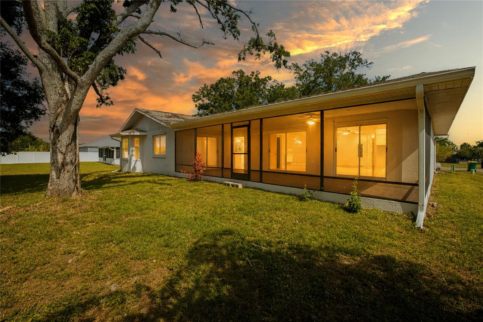 Image 4 of 43 For 22457 Oceanside Avenue