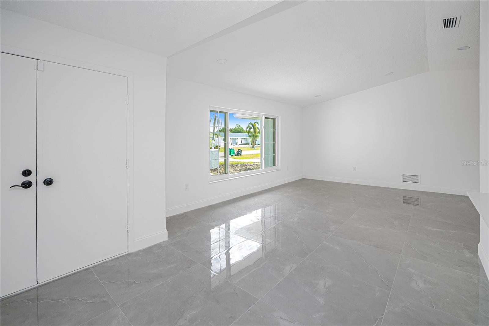 Image 5 of 43 For 22457 Oceanside Avenue