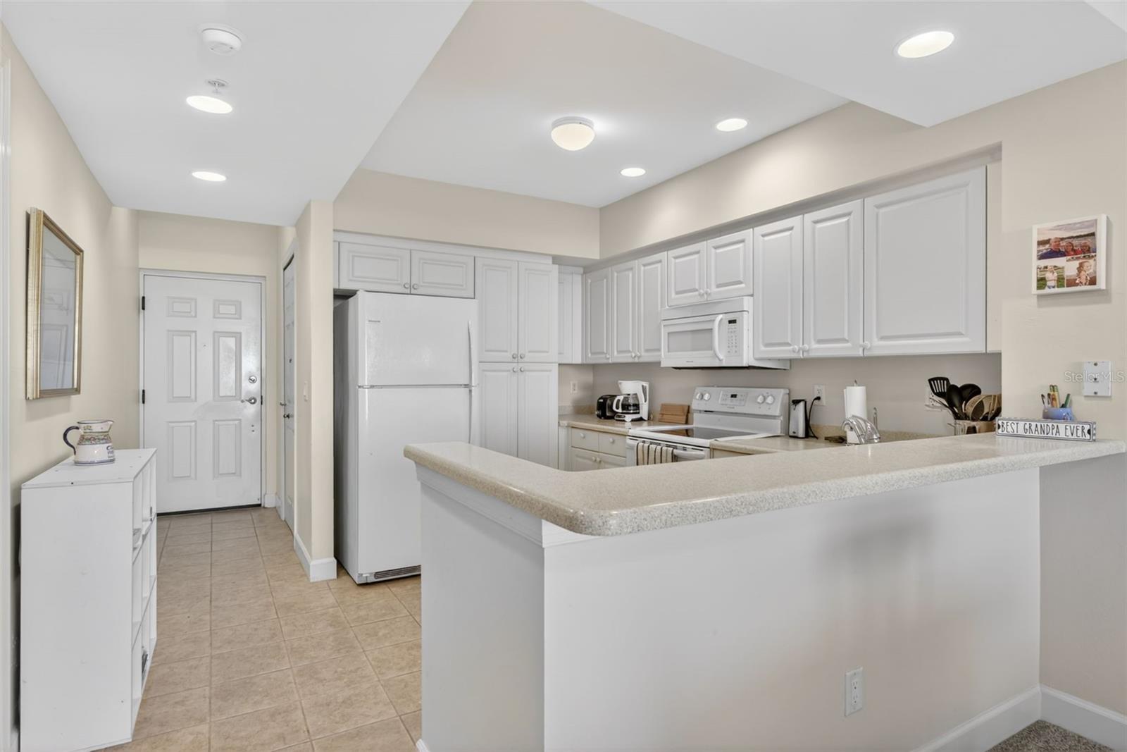 Image 14 of 31 For 3191 Matecumbe Key Road 304