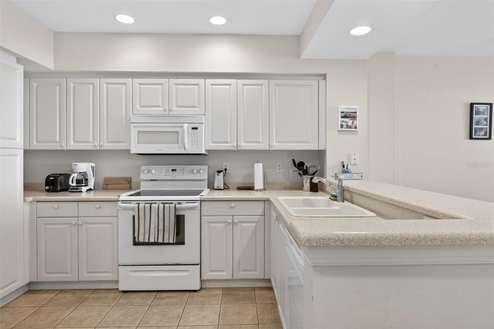 Image 15 of 31 For 3191 Matecumbe Key Road 304