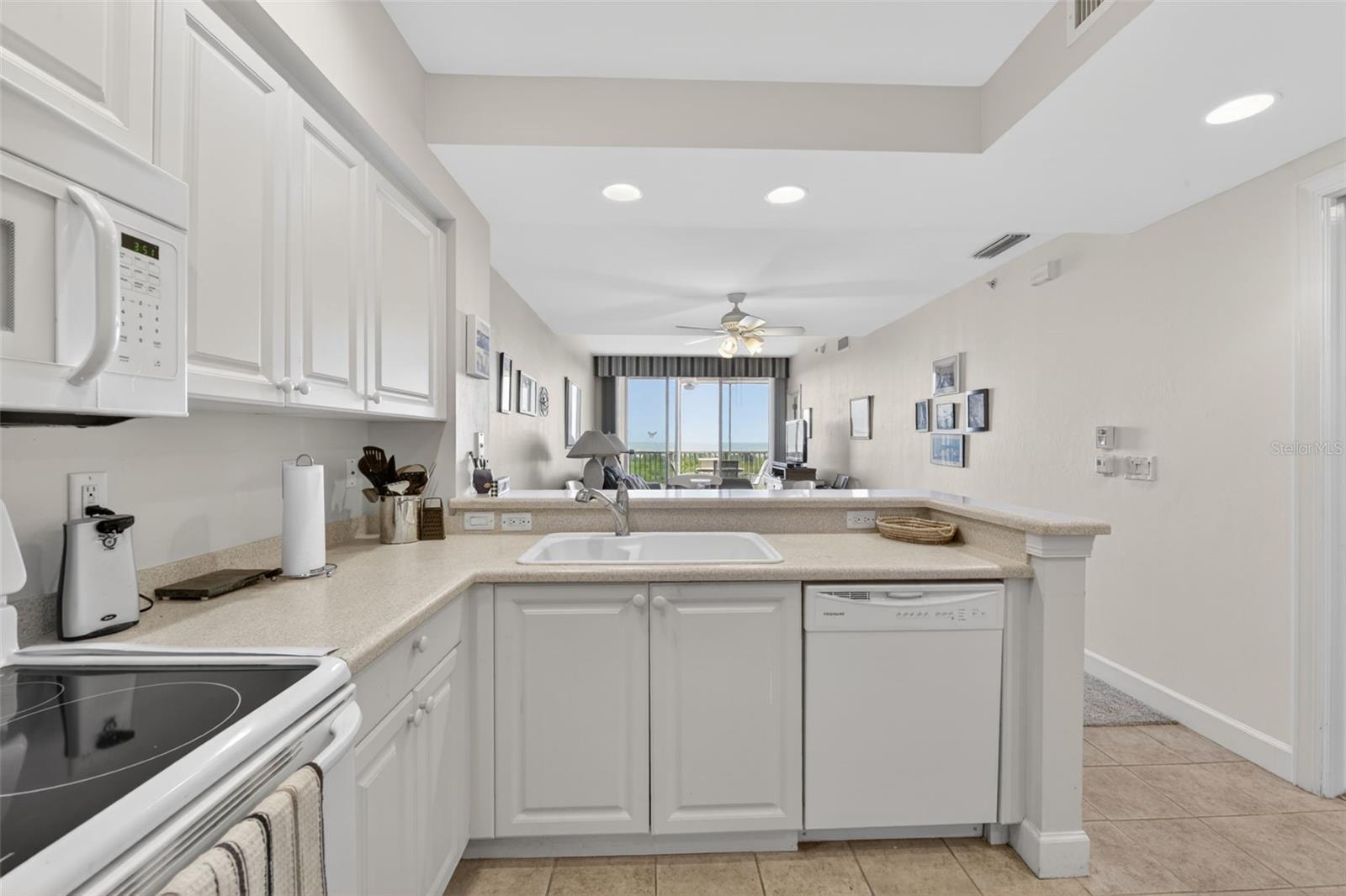 Image 16 of 31 For 3191 Matecumbe Key Road 304