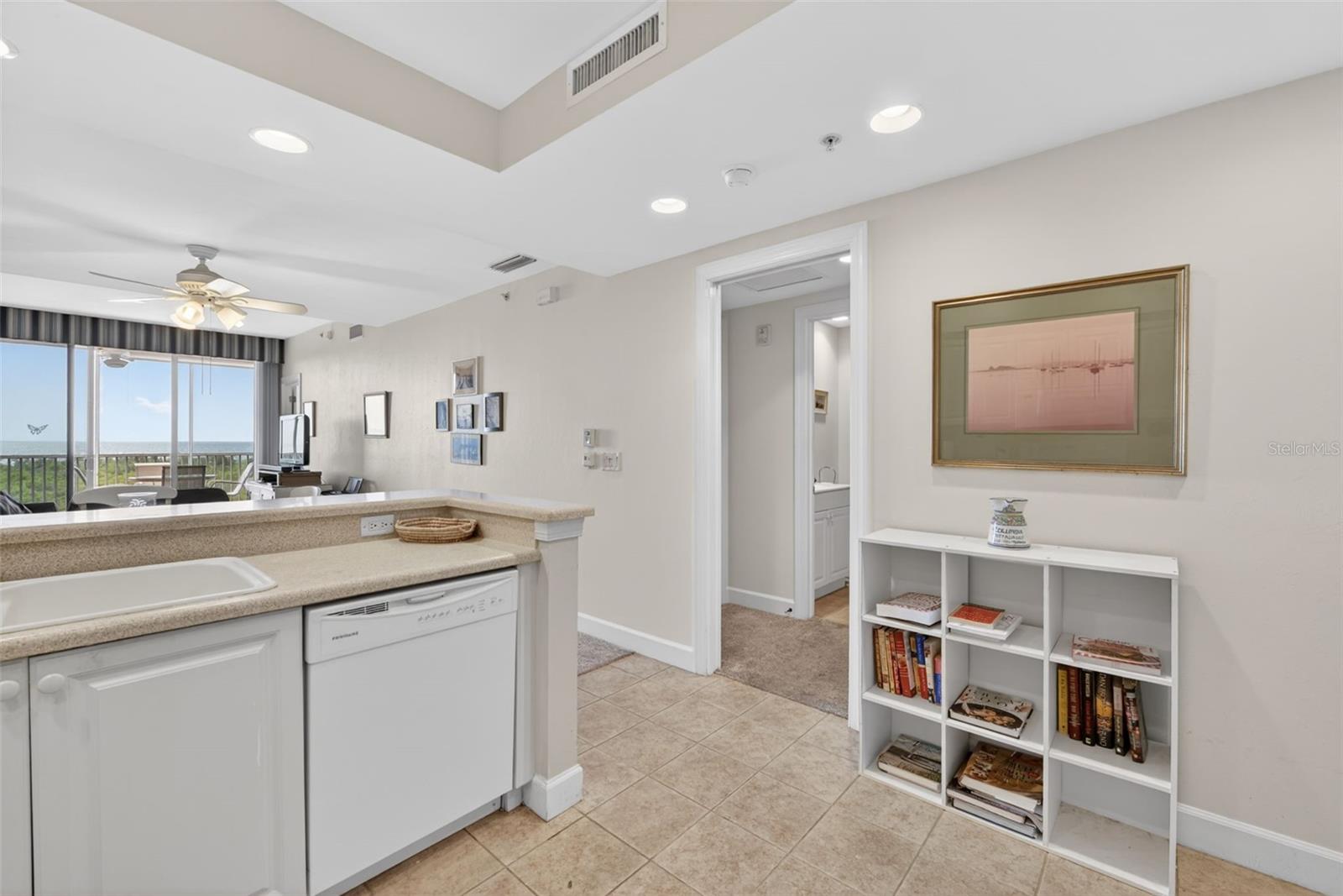 Image 17 of 31 For 3191 Matecumbe Key Road 304