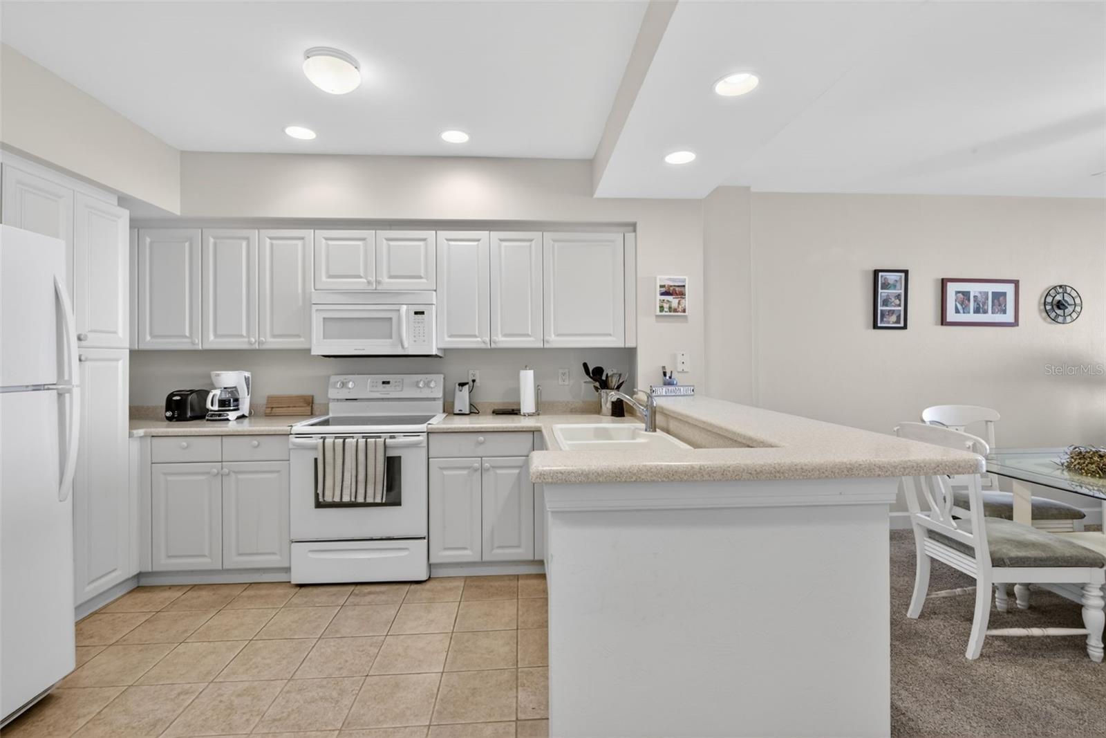 Image 18 of 31 For 3191 Matecumbe Key Road 304