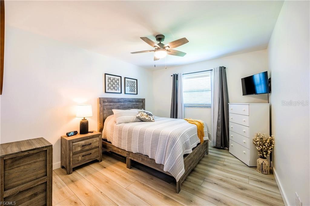 Image 17 of 43 For 420 37th Street