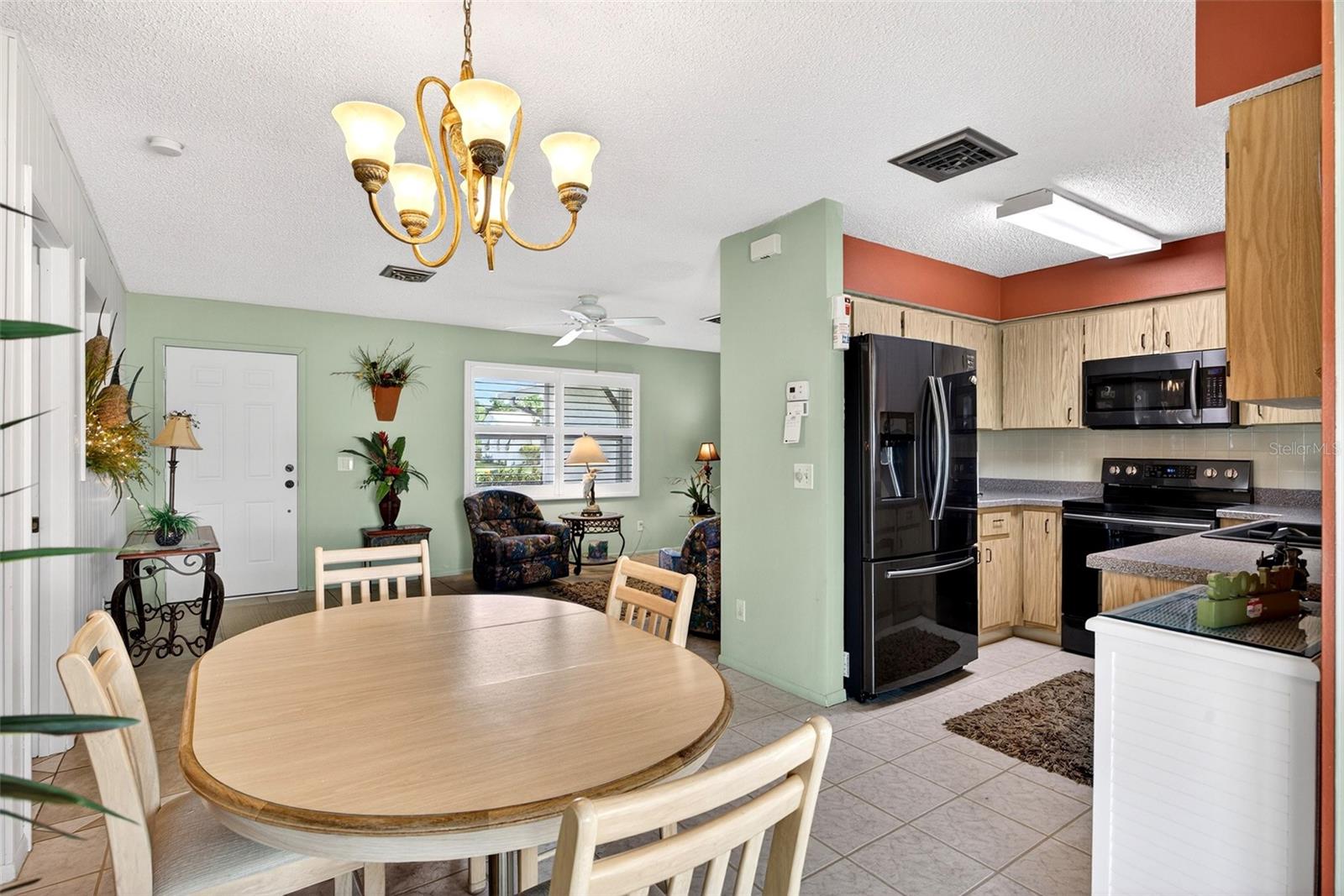 Image 7 of 27 For 1255 Lincoln Drive