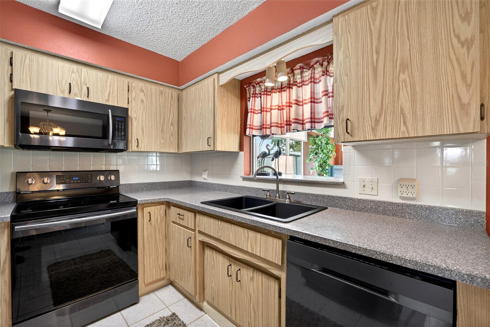 Image 9 of 27 For 1255 Lincoln Drive