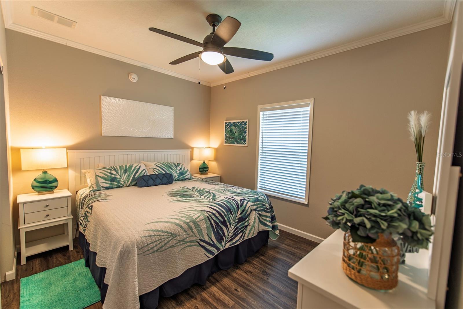 Image 15 of 34 For 9 Freeman Avenue