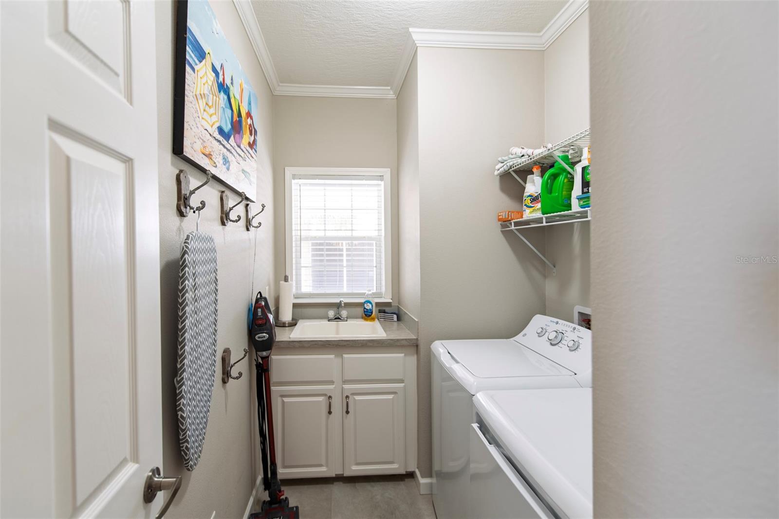 Image 17 of 34 For 9 Freeman Avenue