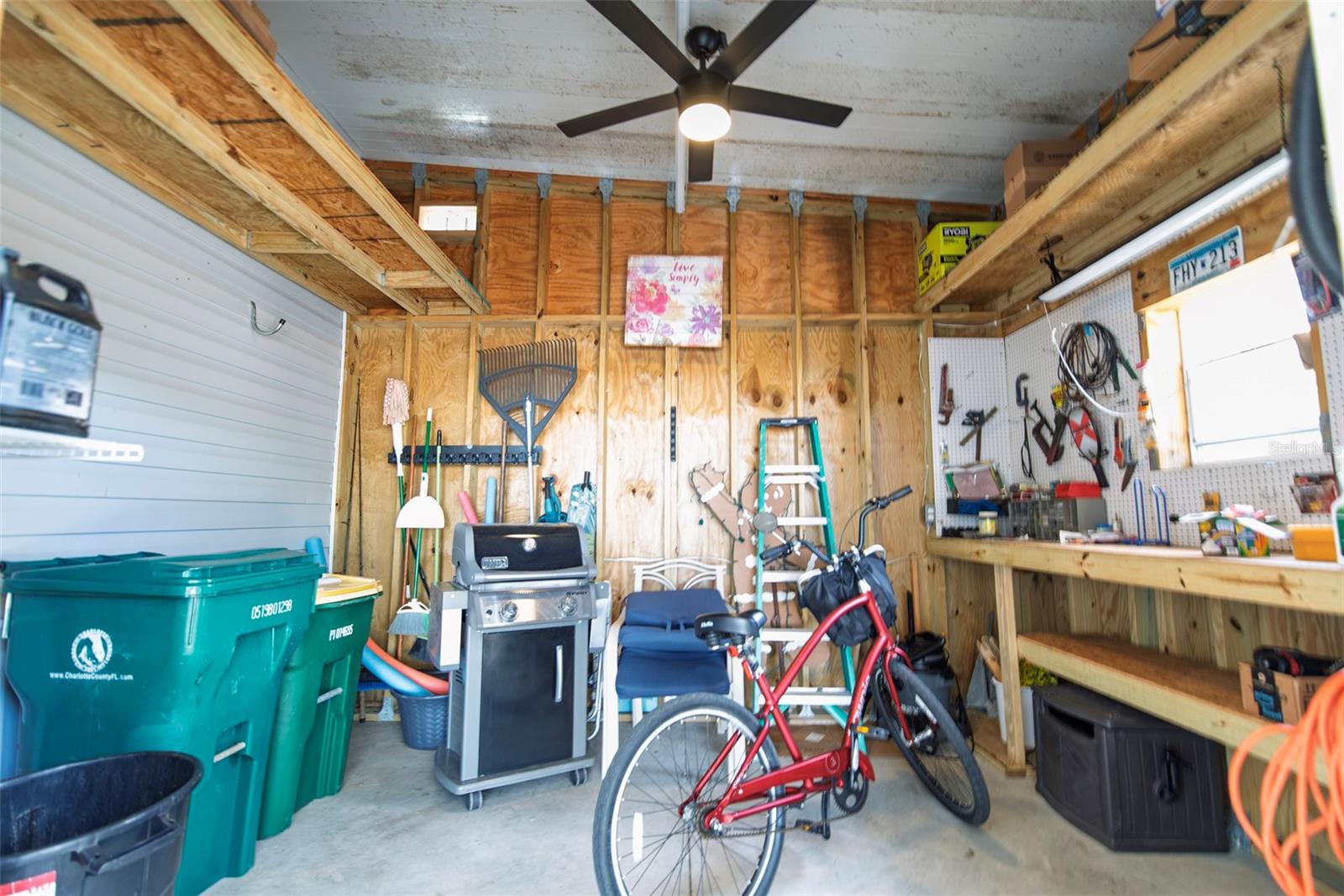 Image 21 of 34 For 9 Freeman Avenue