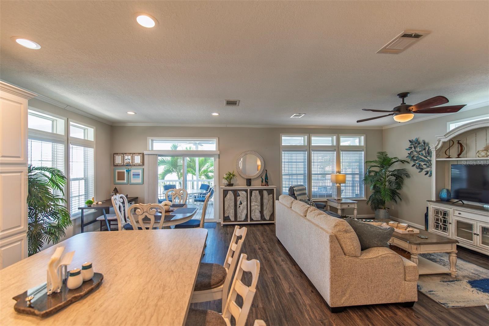 Image 3 of 34 For 9 Freeman Avenue