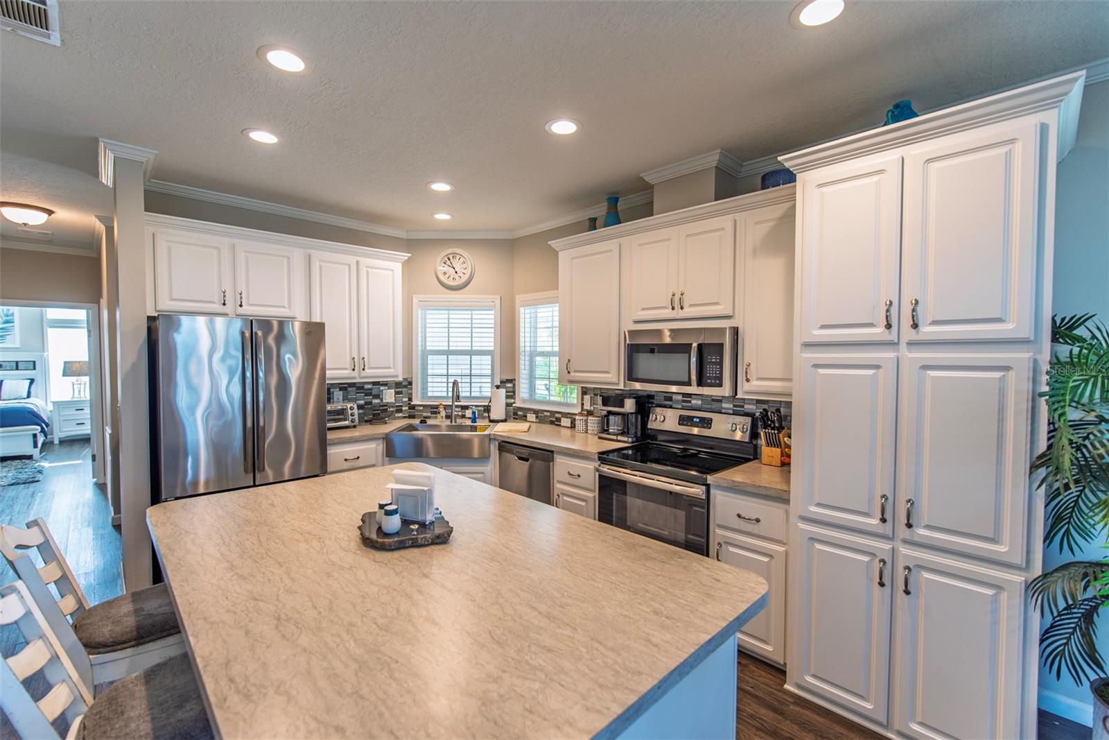 Image 4 of 34 For 9 Freeman Avenue