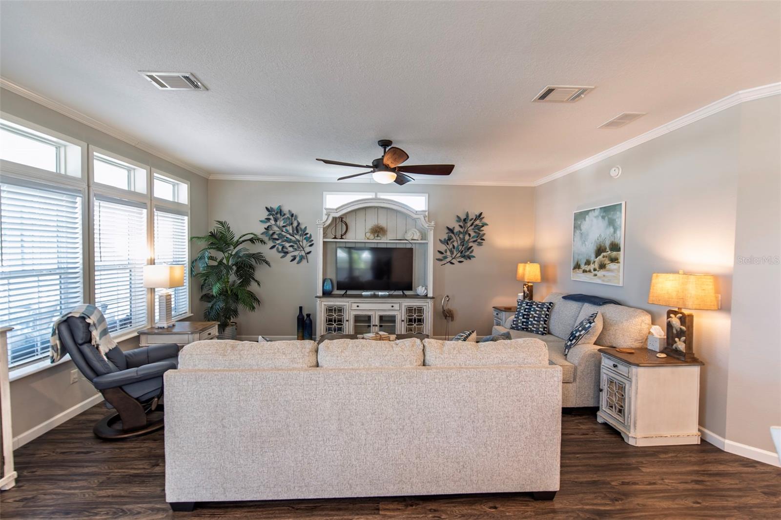 Image 5 of 34 For 9 Freeman Avenue