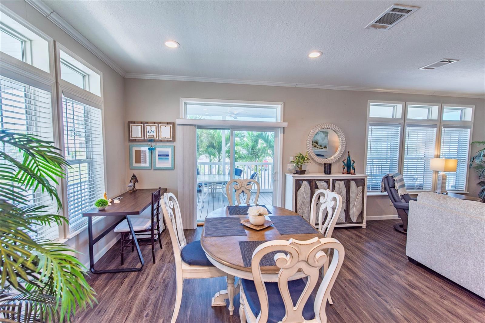 Image 7 of 34 For 9 Freeman Avenue