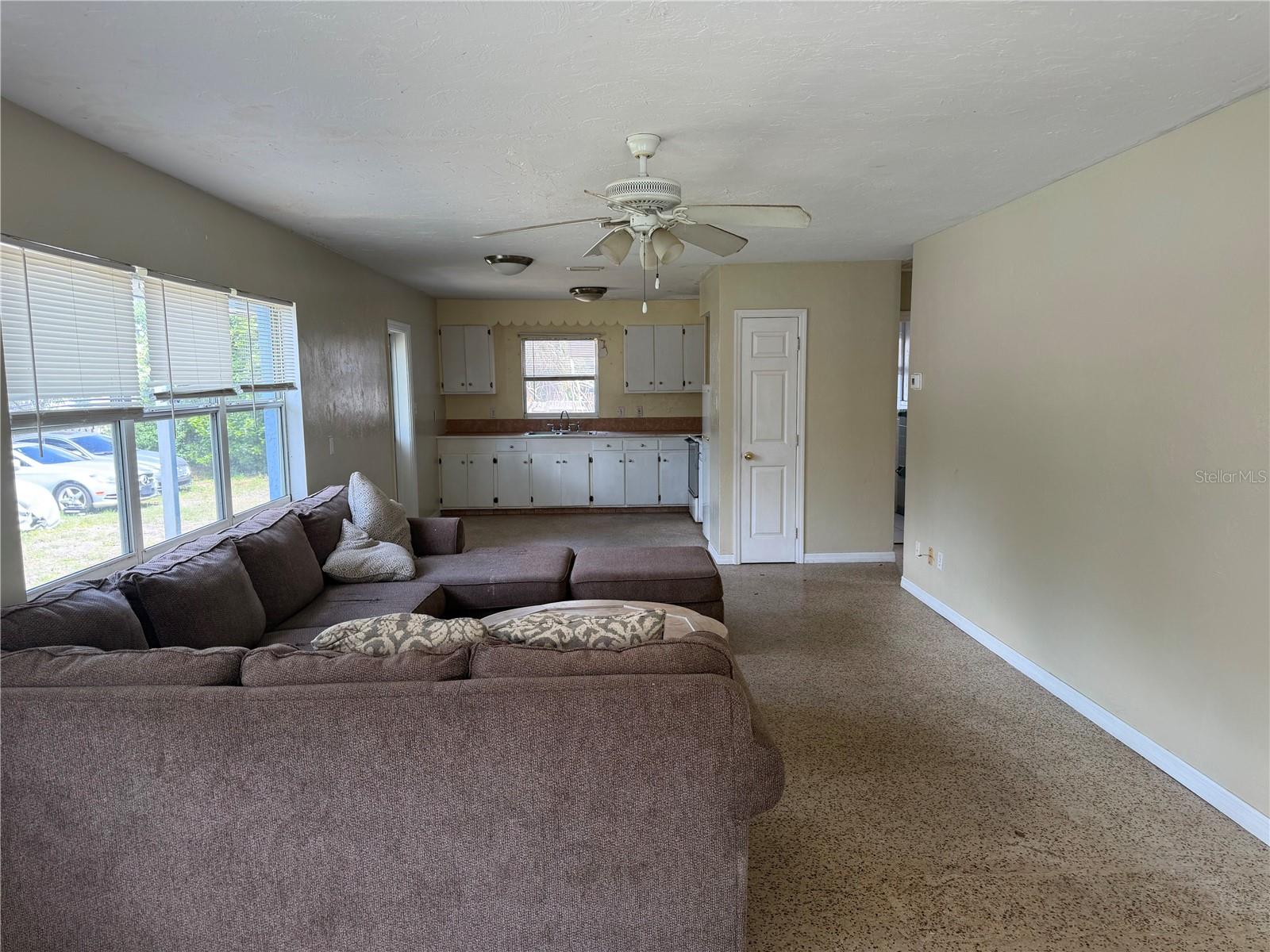 Image 3 of 14 For 2418 Links Avenue