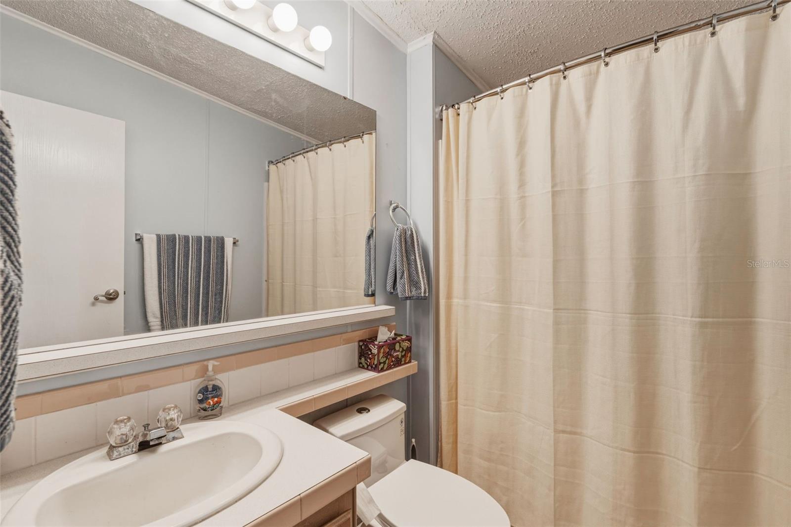 Image 17 of 25 For 4981 Hickory Street