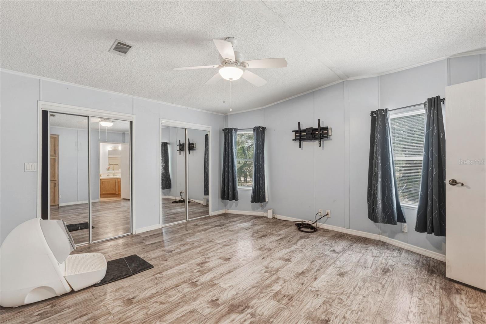 Image 20 of 25 For 4981 Hickory Street