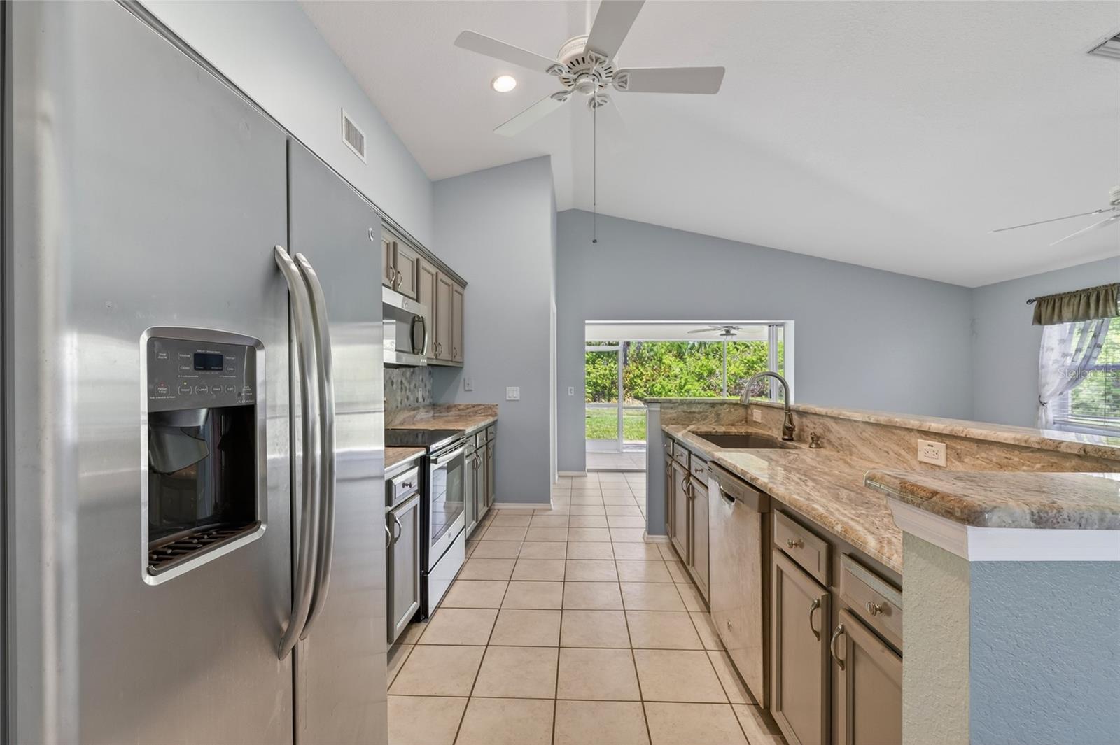 Image 11 of 35 For 13440 Pembroke Circle N