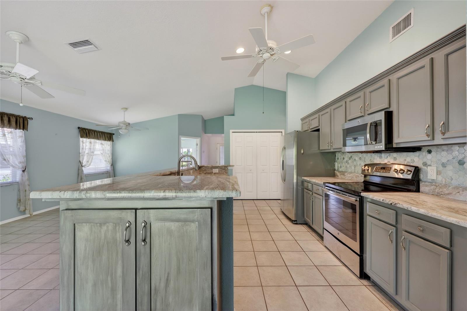 Image 14 of 35 For 13440 Pembroke Circle N