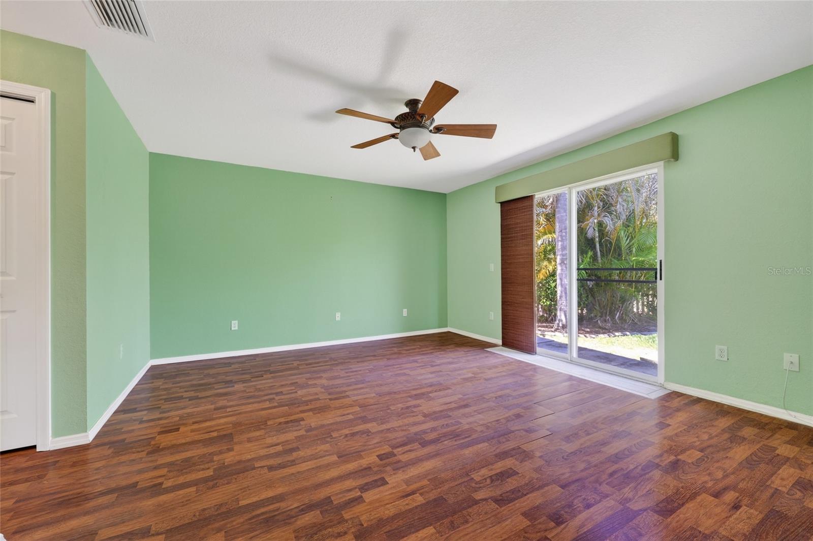 Image 18 of 35 For 13440 Pembroke Circle N