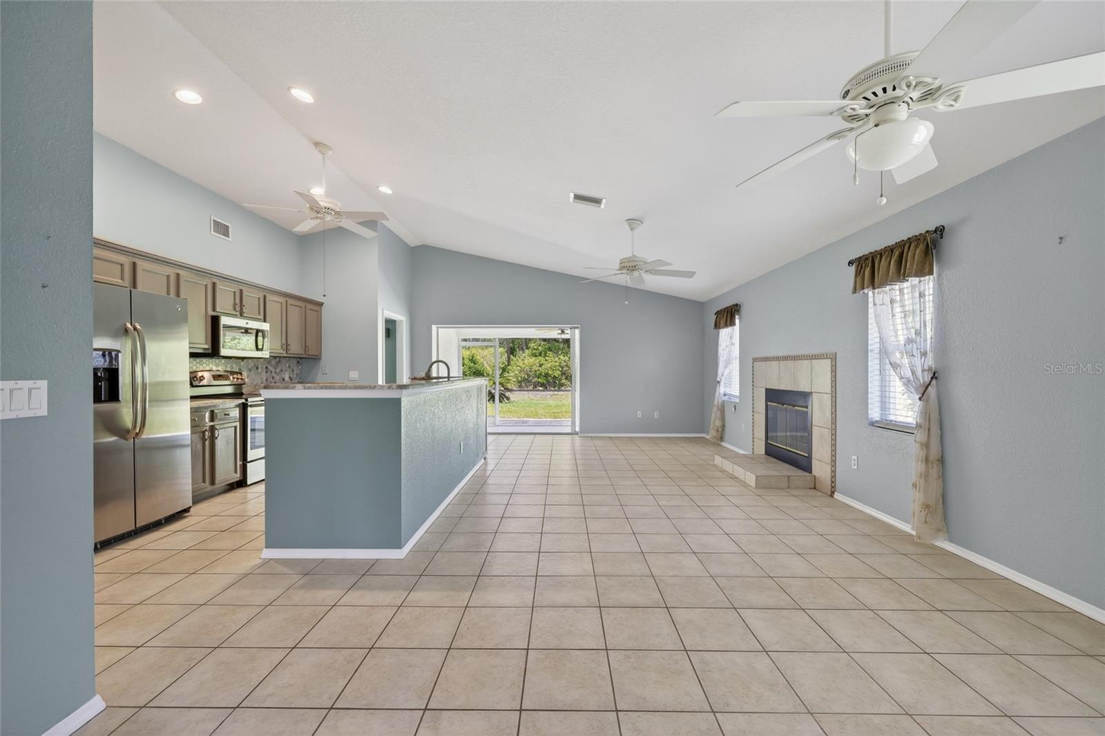 Image 5 of 35 For 13440 Pembroke Circle N
