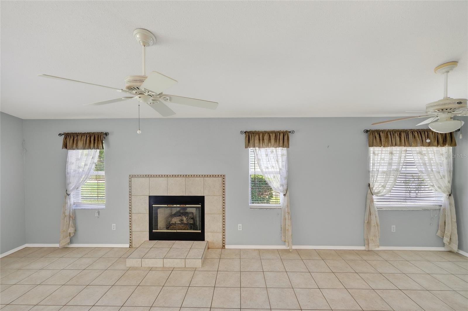 Image 8 of 35 For 13440 Pembroke Circle N