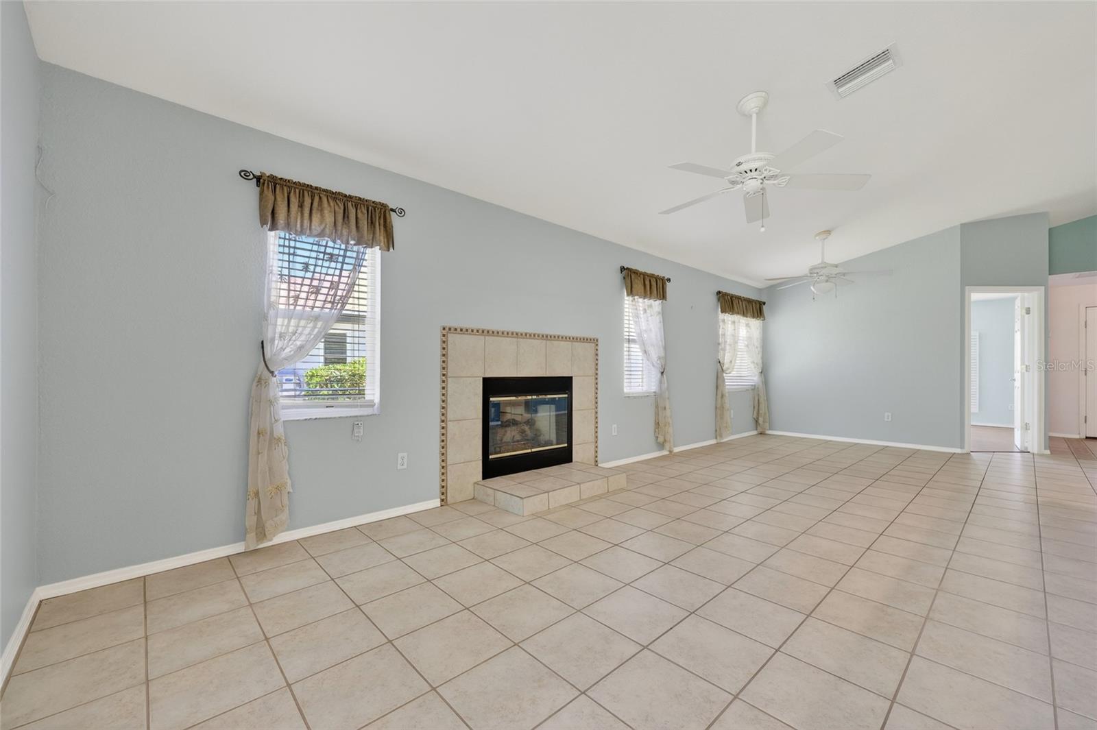 Image 9 of 35 For 13440 Pembroke Circle N