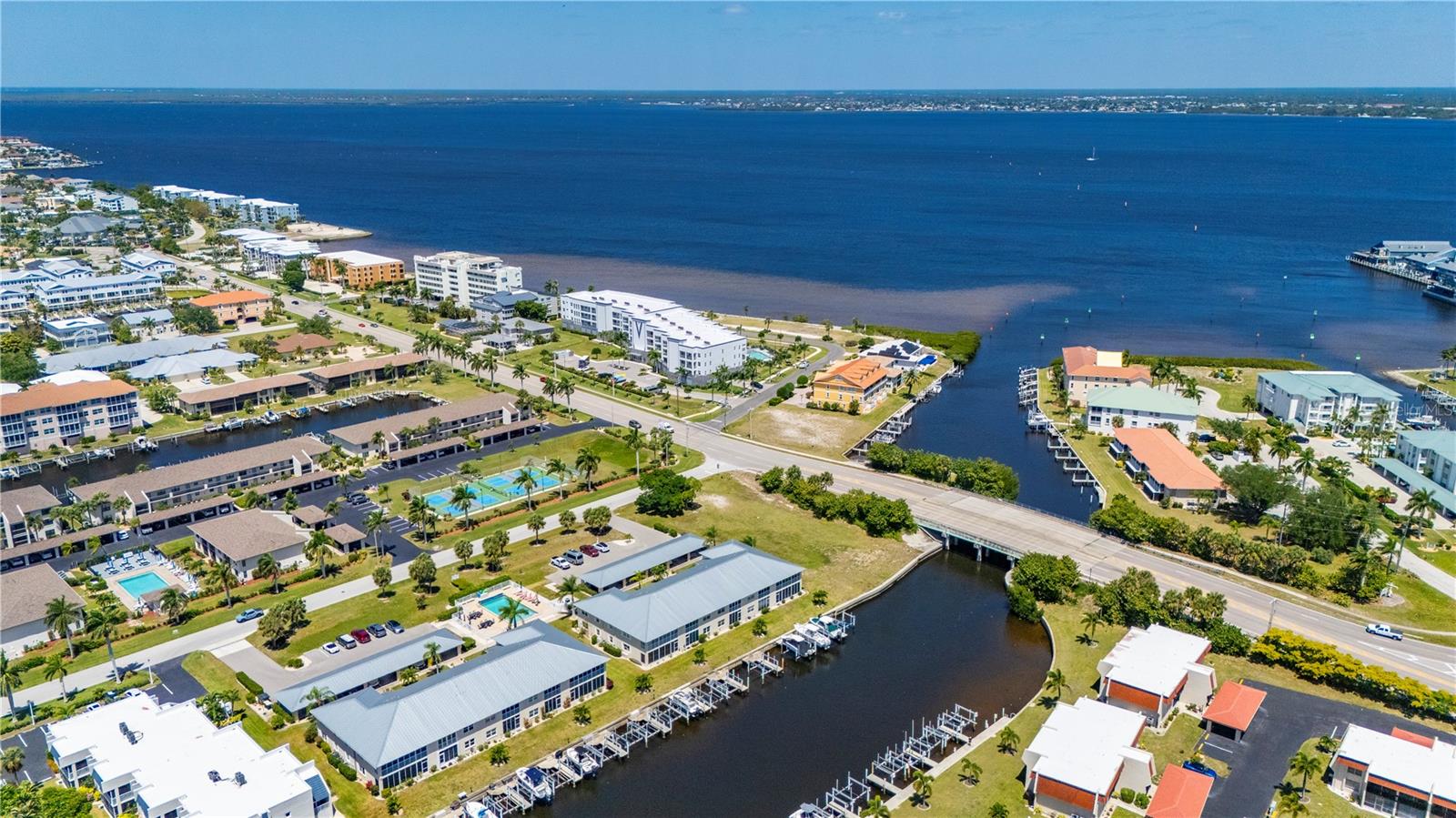 Image 3 of 54 For 220 Coldeway Drive 123