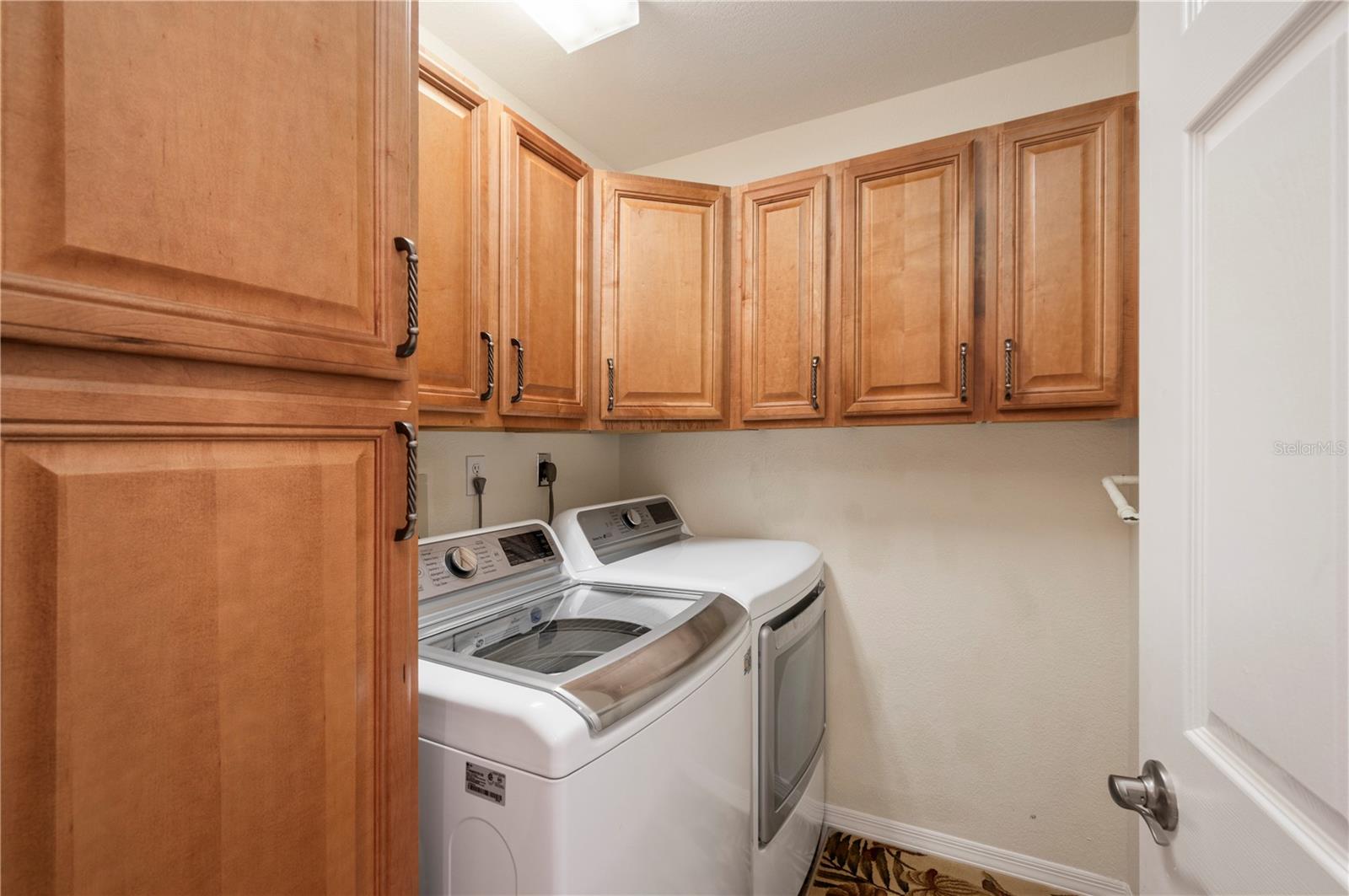 Image 31 of 54 For 220 Coldeway Drive 123