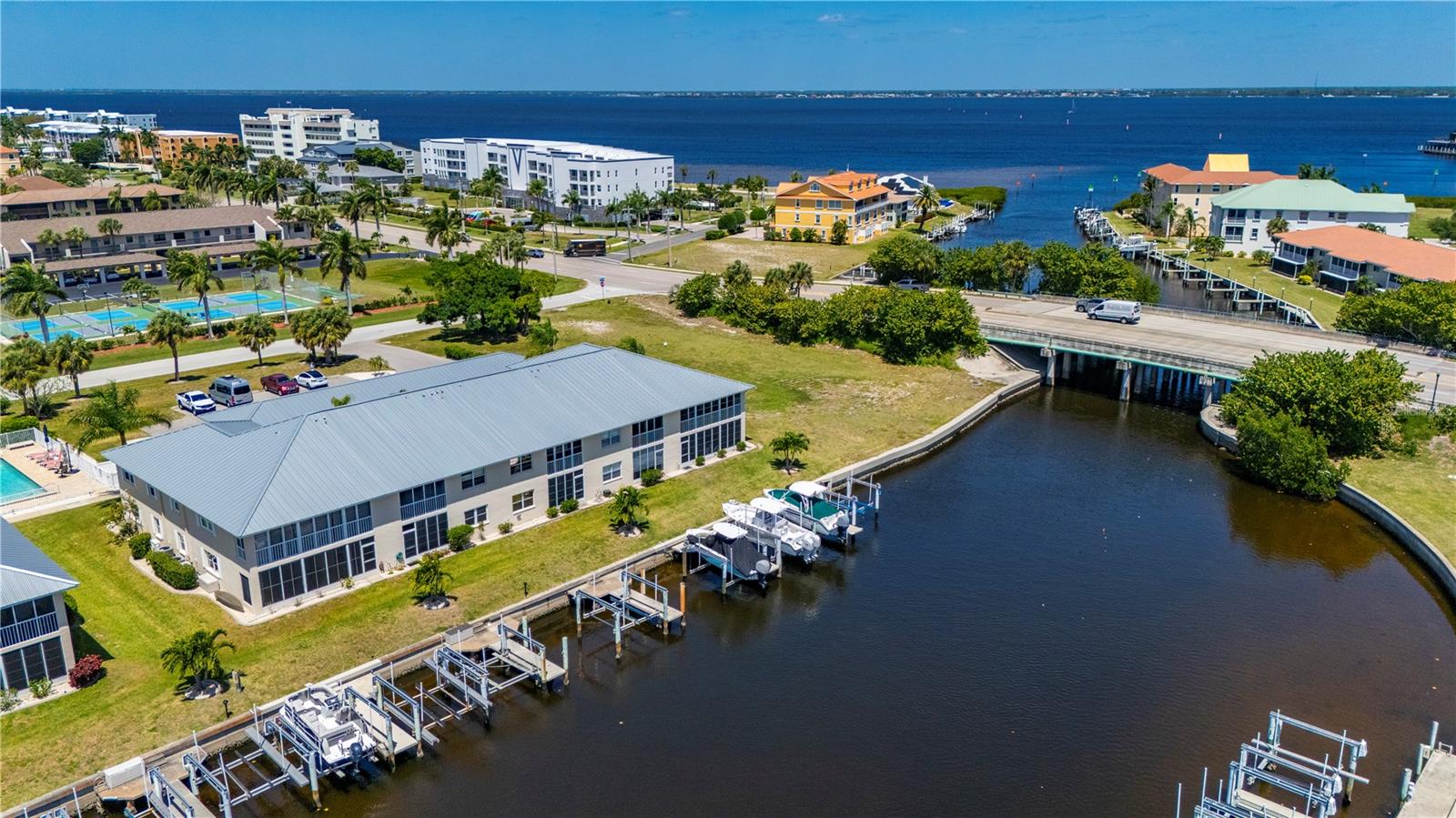 Image 53 of 54 For 220 Coldeway Drive 123