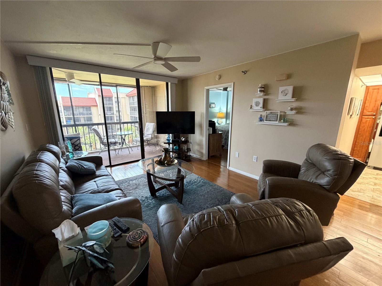 Image 12 of 23 For 21405 Olean Boulevard 519