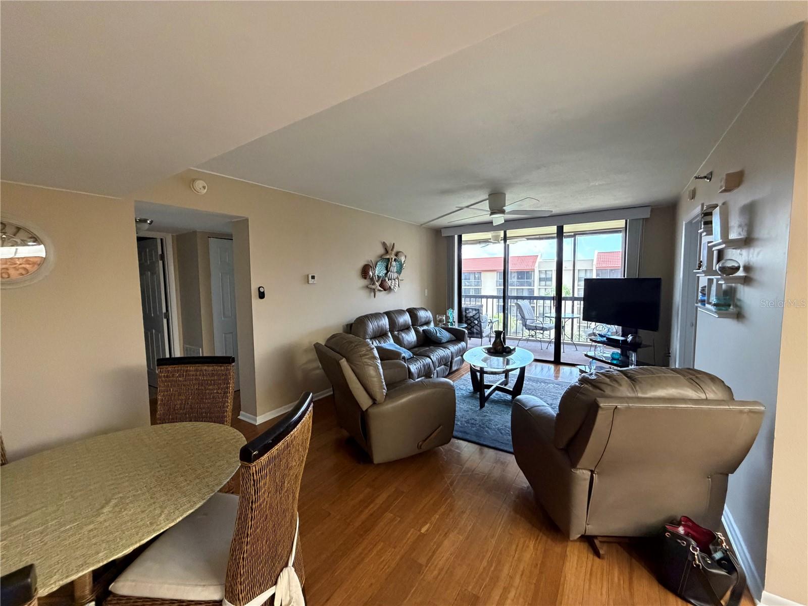 Image 3 of 23 For 21405 Olean Boulevard 519