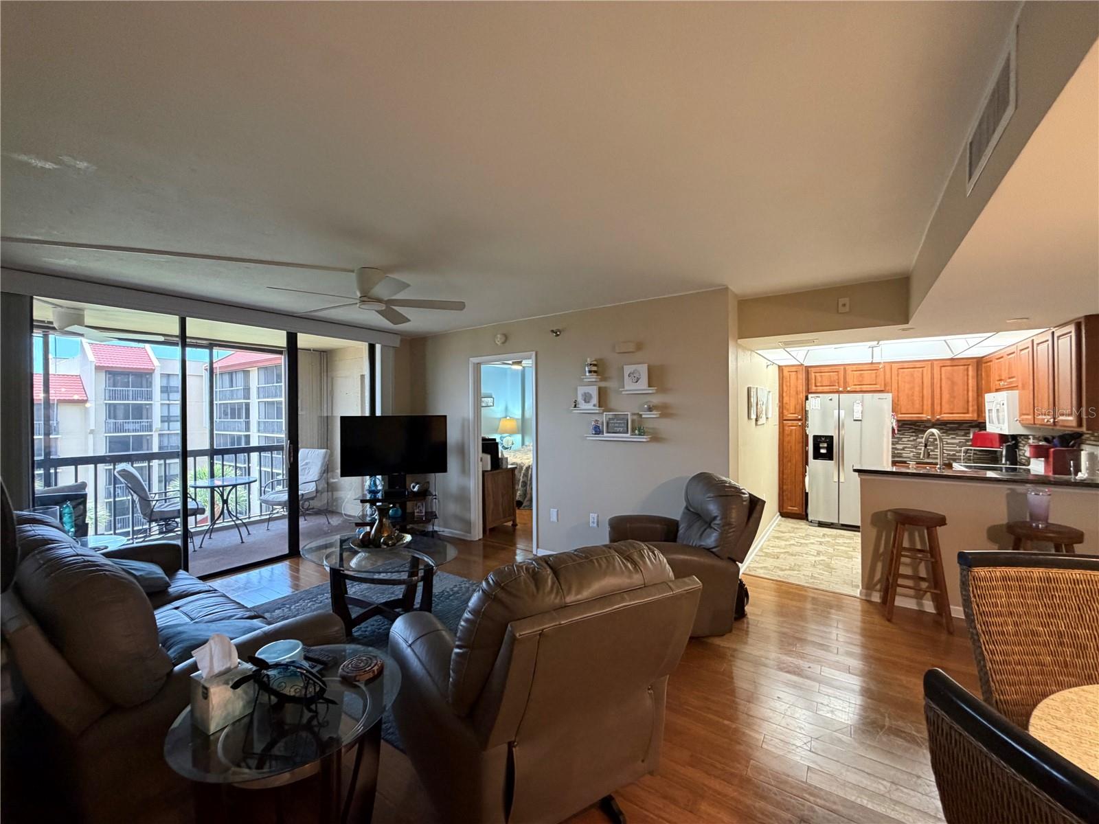 Image 5 of 23 For 21405 Olean Boulevard 519