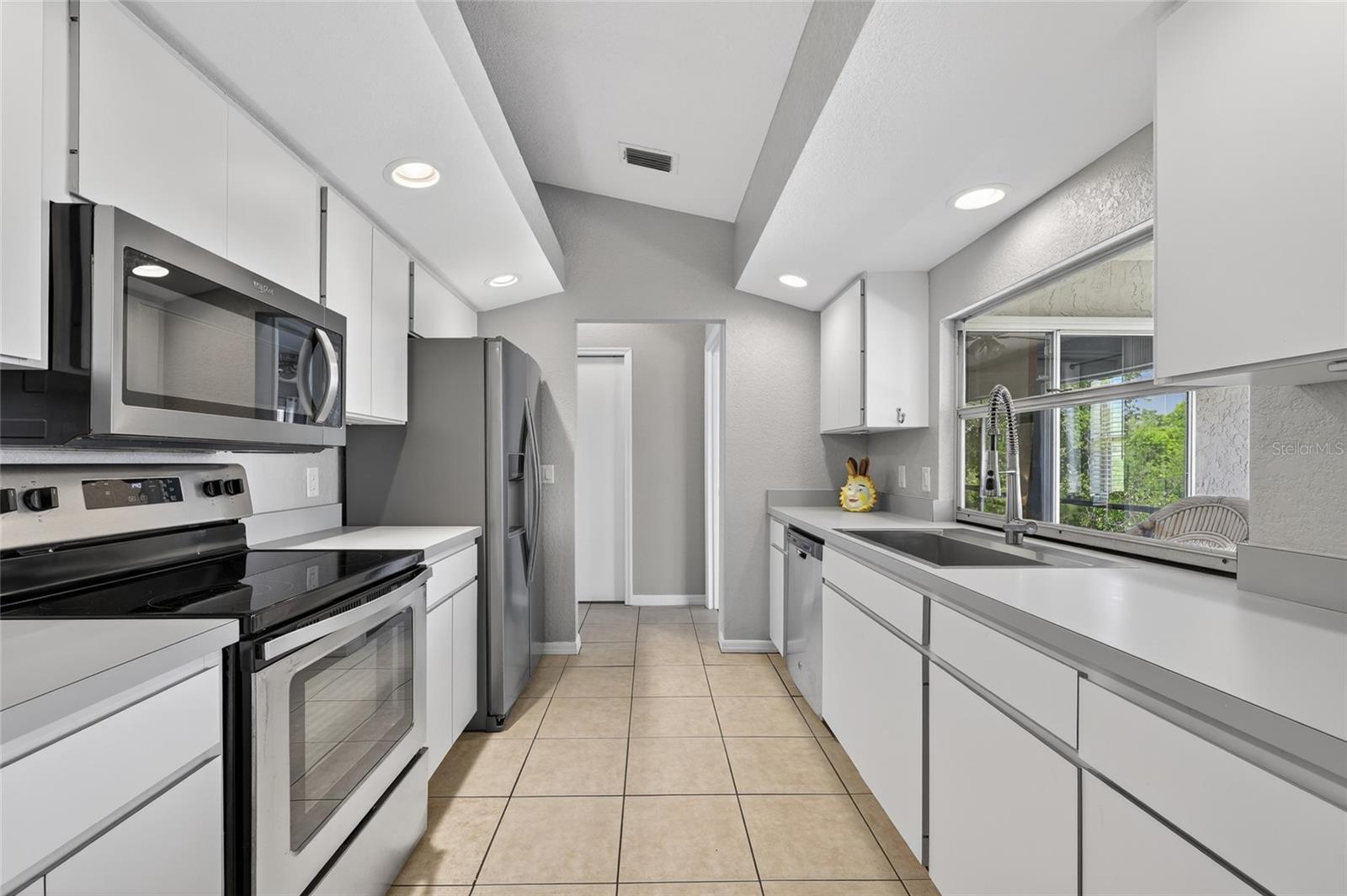 Image 12 of 45 For 3000 Banyan Way