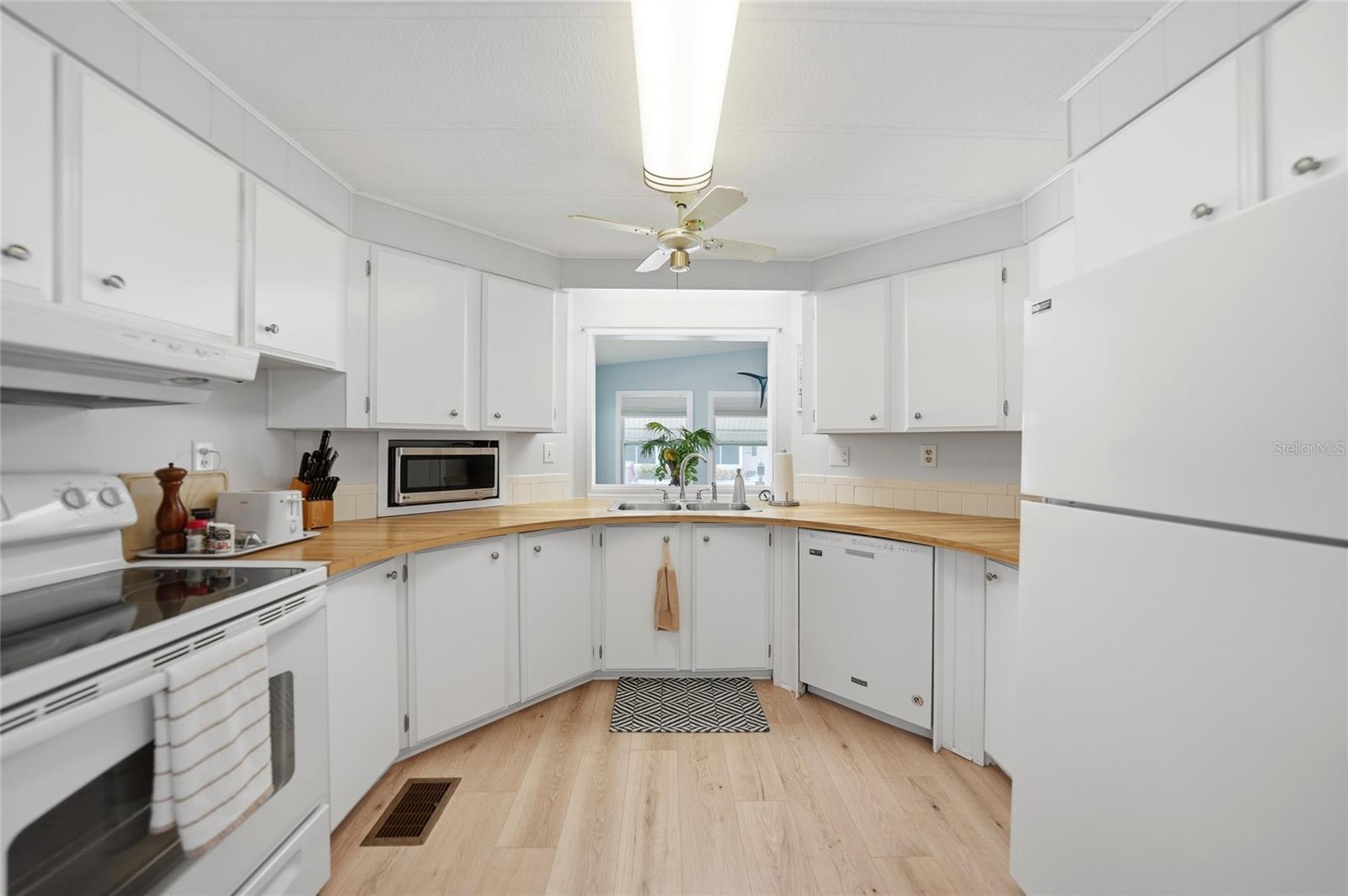 Image 2 of 33 For 10303 Burnt Store Road 173