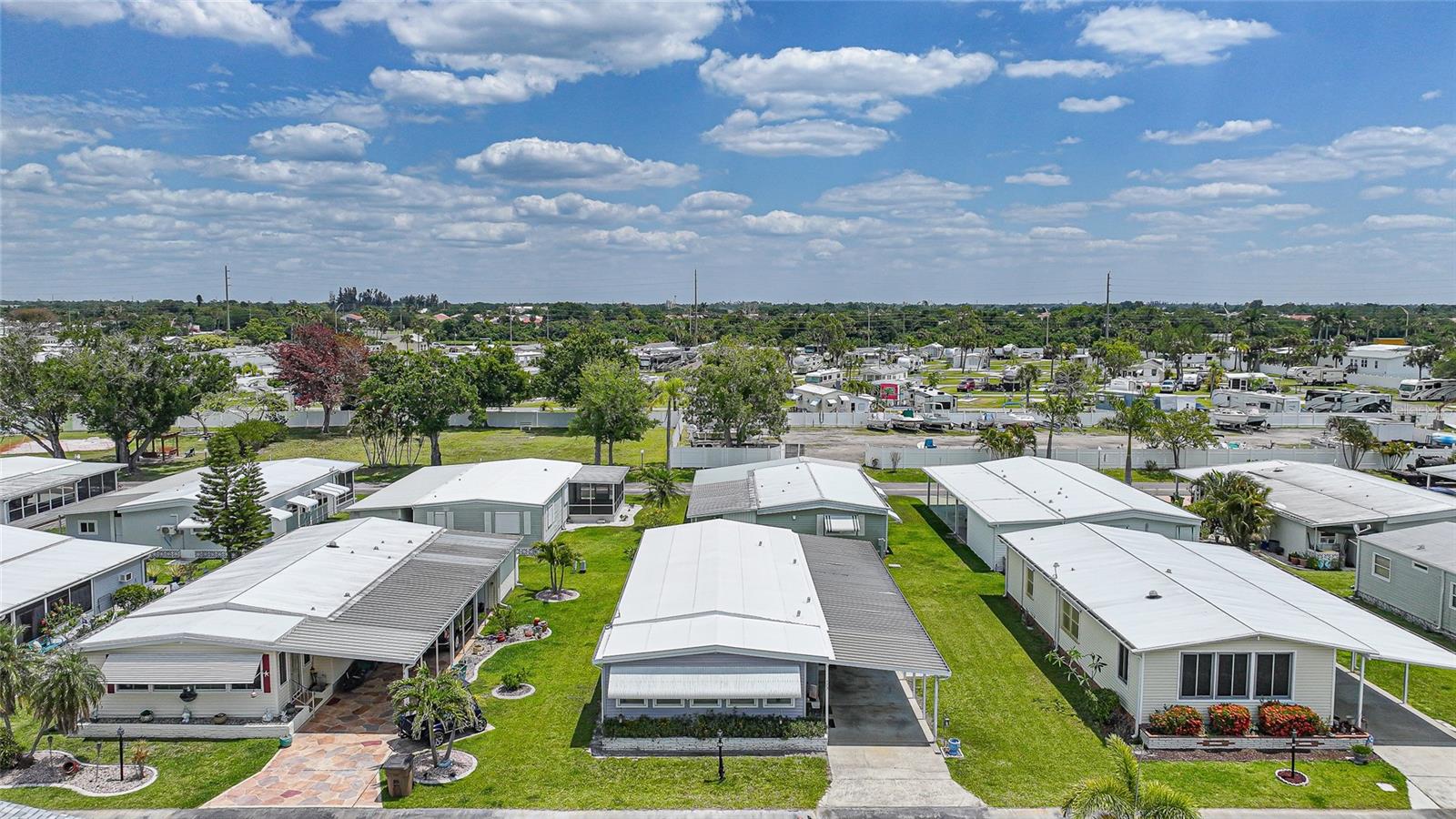 Image 25 of 33 For 10303 Burnt Store Road 173