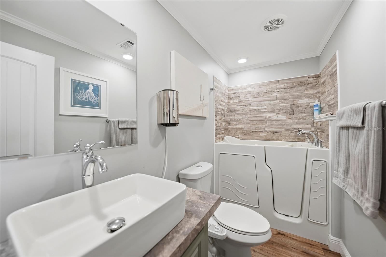 Image 18 of 41 For 10303 Burnt Store Road 143