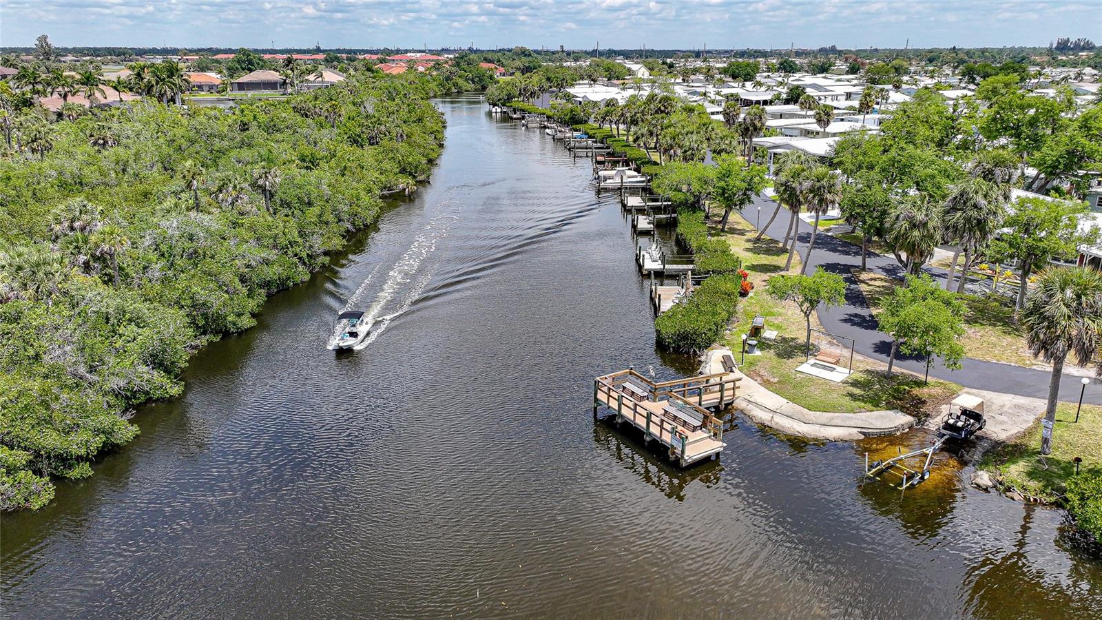 Image 27 of 41 For 10303 Burnt Store Road 143