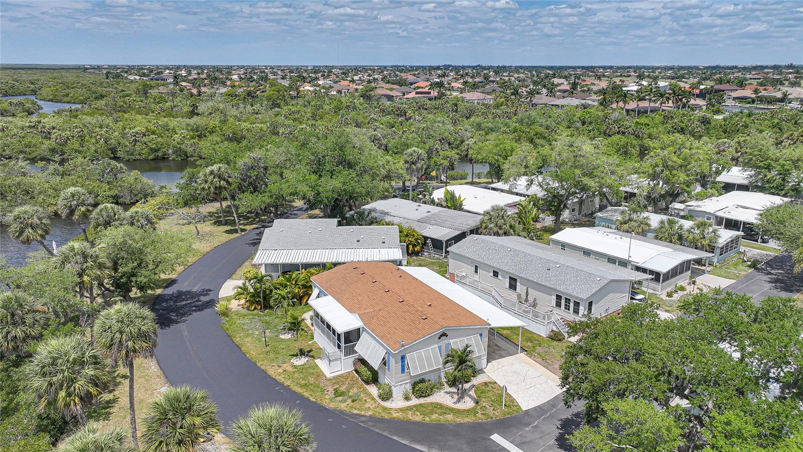 Image 31 of 41 For 10303 Burnt Store Road 143