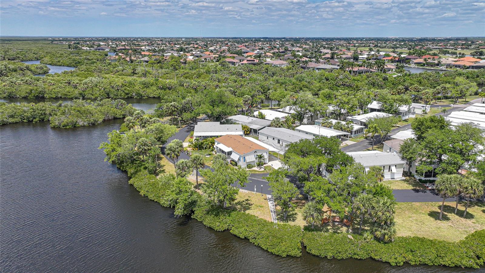 Image 32 of 41 For 10303 Burnt Store Road 143