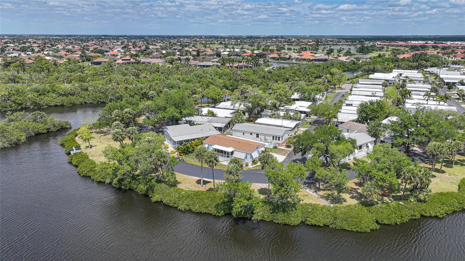 Image 33 of 41 For 10303 Burnt Store Road 143