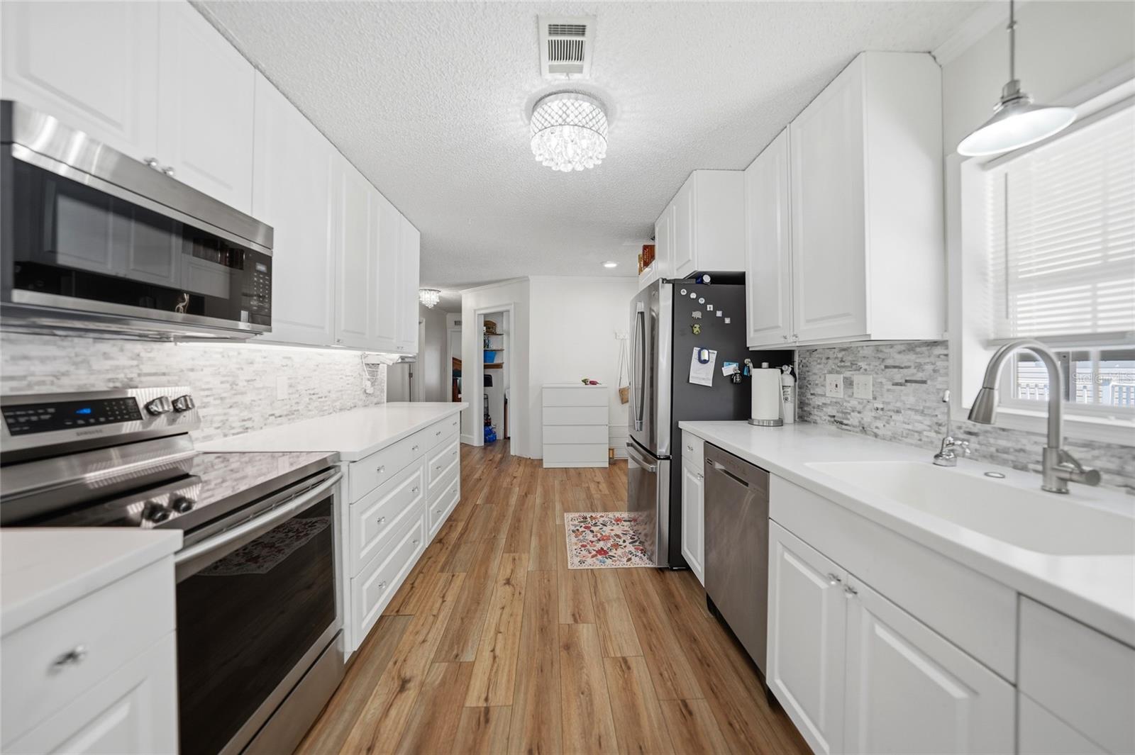 Image 4 of 41 For 10303 Burnt Store Road 143