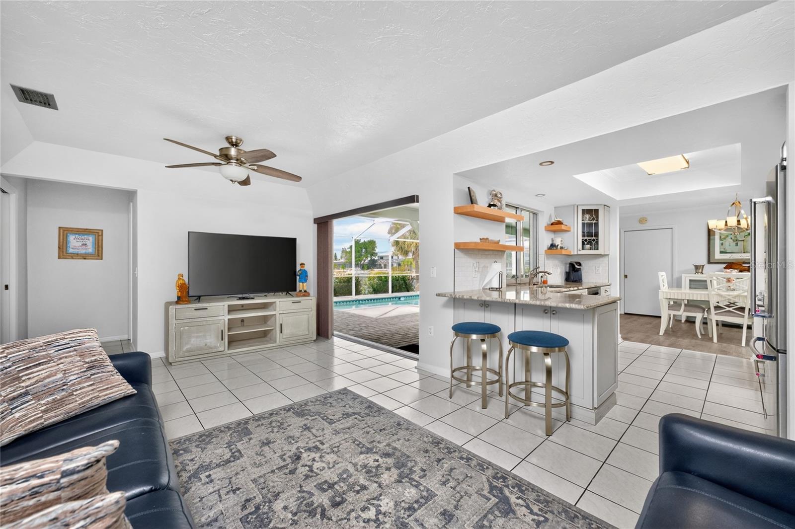 Image 20 of 100 For 2122 Cassino Court